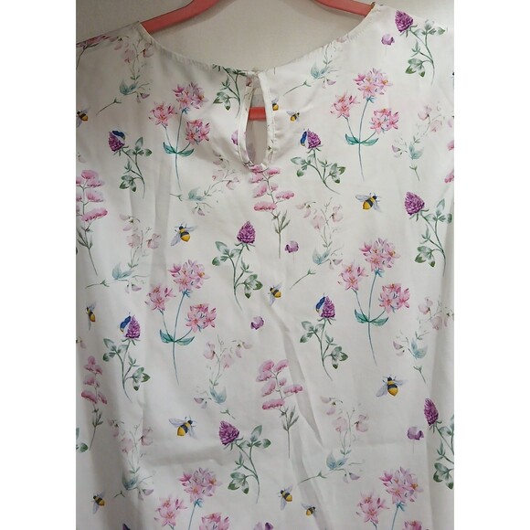 SHEIN Women’s XL Blouse White Flutter Sleeve Lavender Floral Bumble Bee Bow LNC - Picture 6 of 8